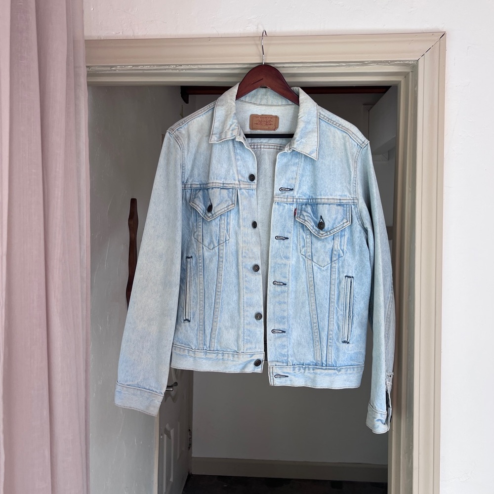 Levi’s Light Wash Denim Jacket Size L